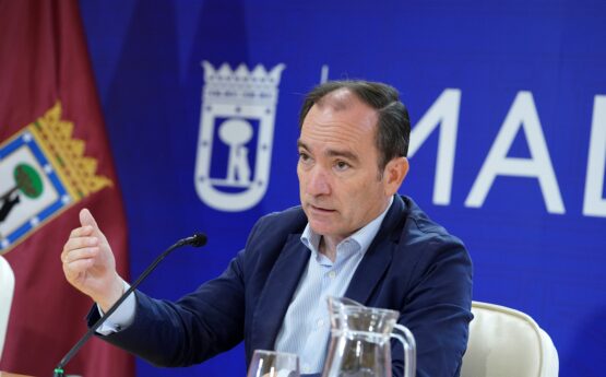 El delegado de Urbanismo, Medio Ambiente y Movilidad, Borja Carabante, durante la rueda de prensa de hoy