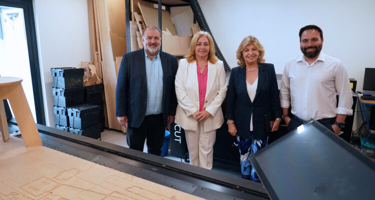 La vicealcaldesa de Madrid y alcaldesa en funciones, Inma Sanz; la delegada de Economía, Innovación y Hacienda, Engracia Hidalgo; el concejal delegado de Innovación y Emprendimiento, Ángel Niño; y el concejal de Vicálvaro, Ángel Ramos, en el Centro de Innovación en Economía Circular (CIEC)