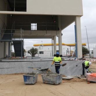 Imagen de archivo de unos trabajadores de la construcción en Madrid