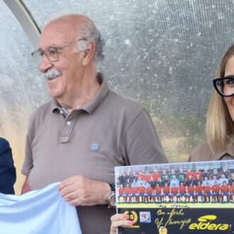 La concejala delegada de Deporte, Sonia Cea, y el concejal de Fuencarral-El Pardo, José Antonio Martínez Páramo, han visitado a los alumnos del Campus Madrid Vicente del Bosque junto al exseleccionador nacional de fútbol