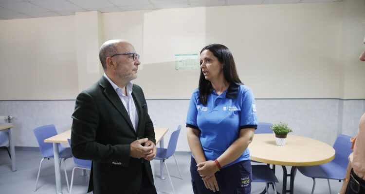 Fernández en espacio estancial durante la visita