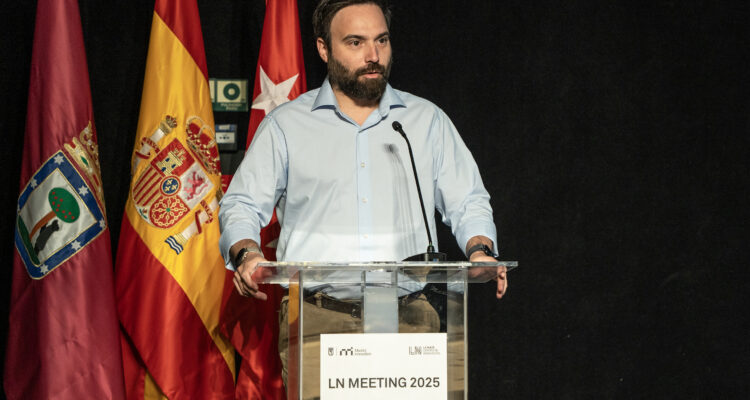 El concejal delegado de Innovación y Emprendimiento, Ángel Niño, durante la inauguración