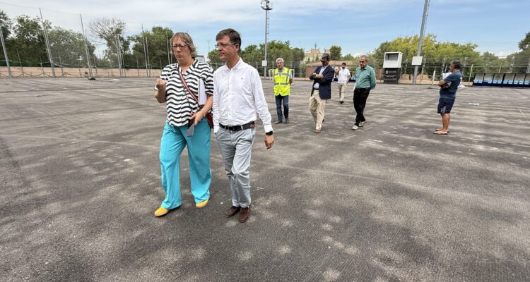 El concejal del distrito, José Antonio Martínez Páramo, durante la visita a la instalación
