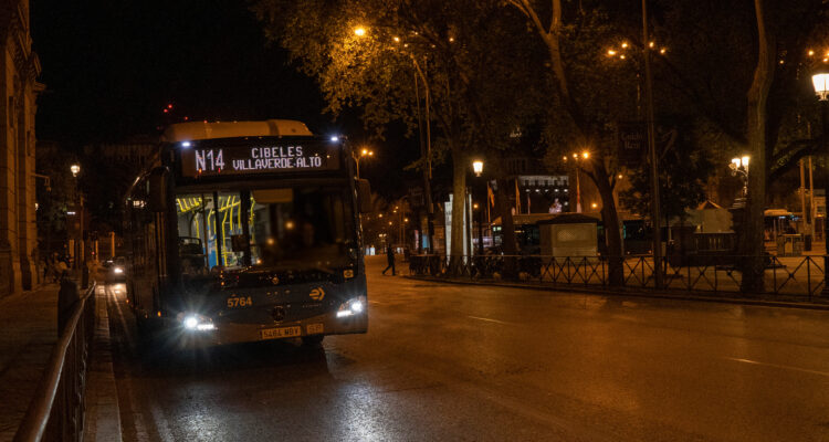 Imagen de archivo. Línea noctuna N14