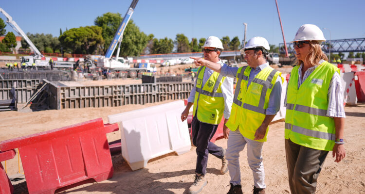 Carabante visita la zona donde se ha comenzado a excavar el futuro túnel que soterrará la A-5