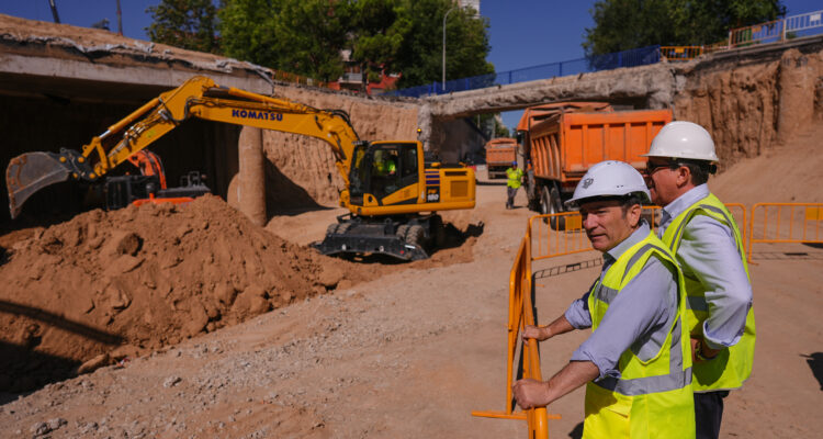 Carabante visita la zona donde se ha comenzado a excavar el futuro túnel que soterrará la A-5
