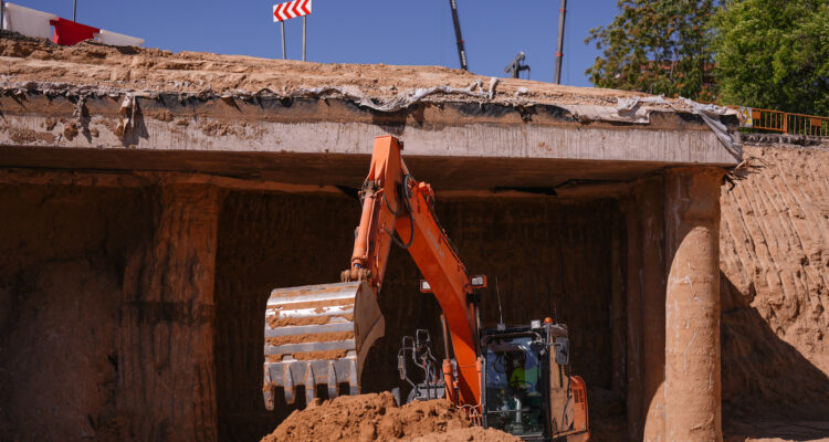 Carabante visita la zona donde se ha comenzado a excavar el futuro túnel que soterrará la A-5