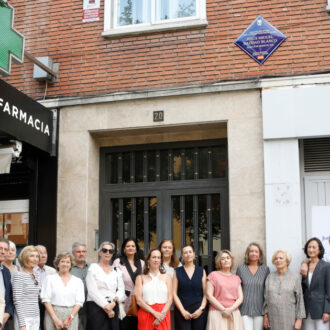 La delegada de Cultura, Turismo y Deporte, Marta Rivera de la Cruz, y la concejala de Salamanca, Cayetana Hernández de la Riva, han participado en el descubrimiento de una placa en recuerdo de Jesús Miguel Haddad