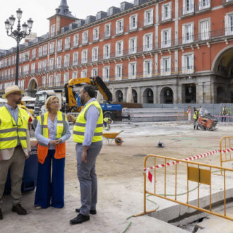 García Romero visita los trabajos de rehabilitación del túnel bajo la plaza Mayor