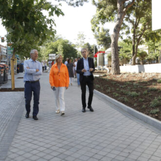 Visita a la remodelación de varios espacios de la calle Manuel Noya, en Usera