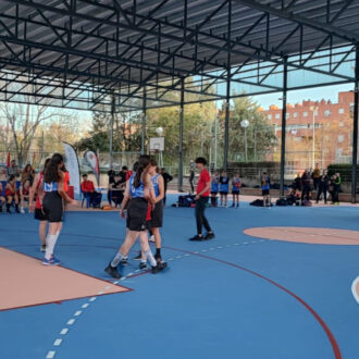 Foto de archivo de partido de baloncesto en IDB El Espinillo II, en Villaverde