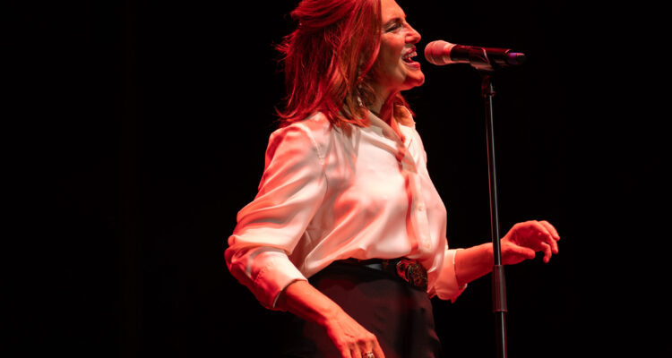 Concierto sorpresa de Mónica Molina