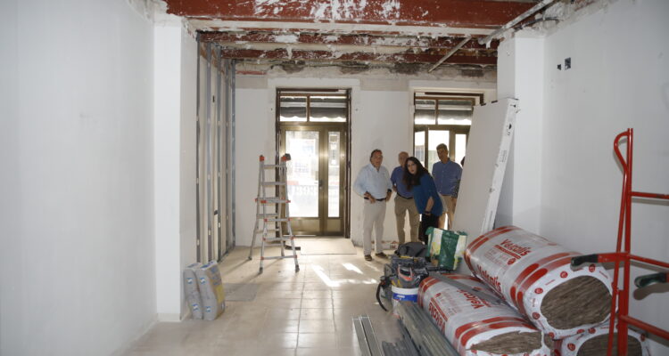 Evolución de las obras del nuevo punto de atención al ciudadano de Chamberí, en una imagen donde se ve la amplitud del espacio que albergará en nuevo punto de atención al ciudadano del distrito