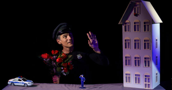 Escena de 'Blue', una de las obras que se representan en FIT Madriz 2025