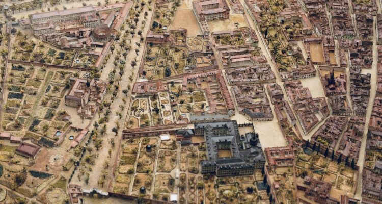 Rivera de la Cruz visita la fase final de restauración de la maqueta histórica de Gil de Palacio