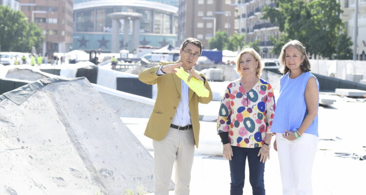 Visita a las obras de rehabilitación de la plaza de Salvador Dalí