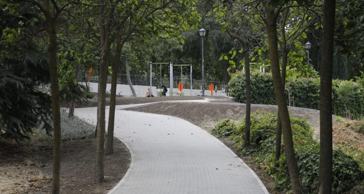 Caminos adaptados el parque La Viña en Puente de Vallecas