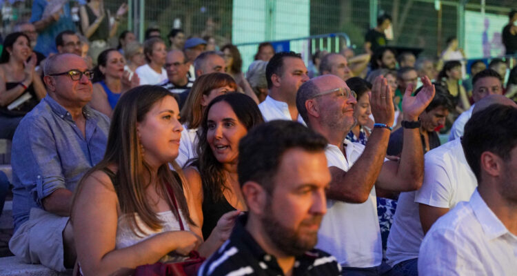 El delegado de Políticas Sociales, Familia e Igualdad, José Fernández, entre el público asistente.