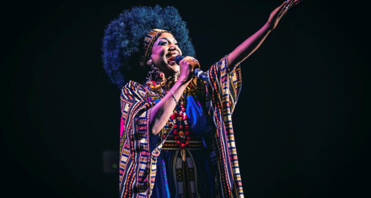 Lucrecia rinde tributo a Celia Cruz en el centenario de su nacimiento