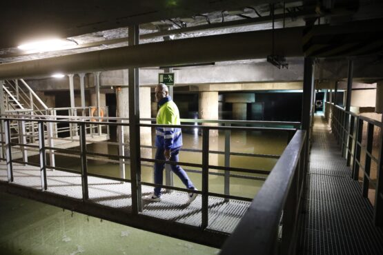 Operario en tanque de tormentas