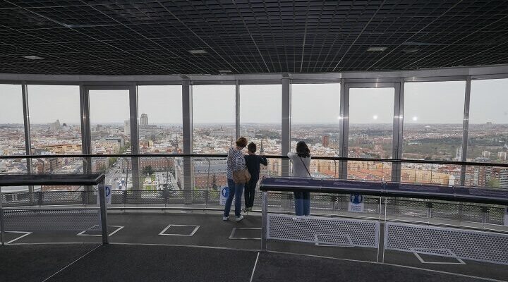 Interior del mirador del Faro de Moncloa, en Madrid (2021)