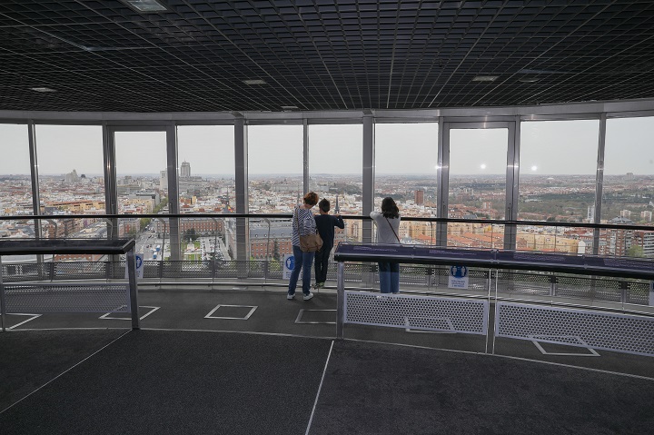 Interior del mirador del Faro de Moncloa, en Madrid (2021)