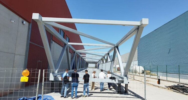 Trabajos de instalación pasarela M-40