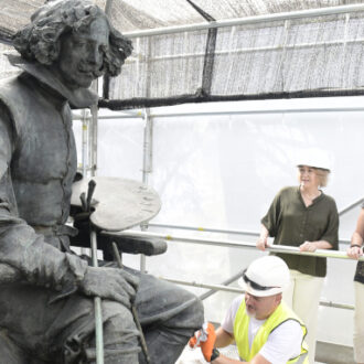 Rivera de la Cruz visita los trabajos de restauración del monumento a Velázquez