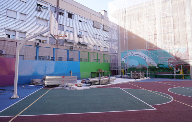 Obras en uno de los 222 colegios que se están reformando este verano 2025 en Madrid