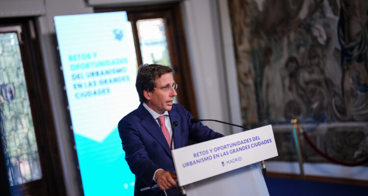 Almeida durante su participación en la jornada