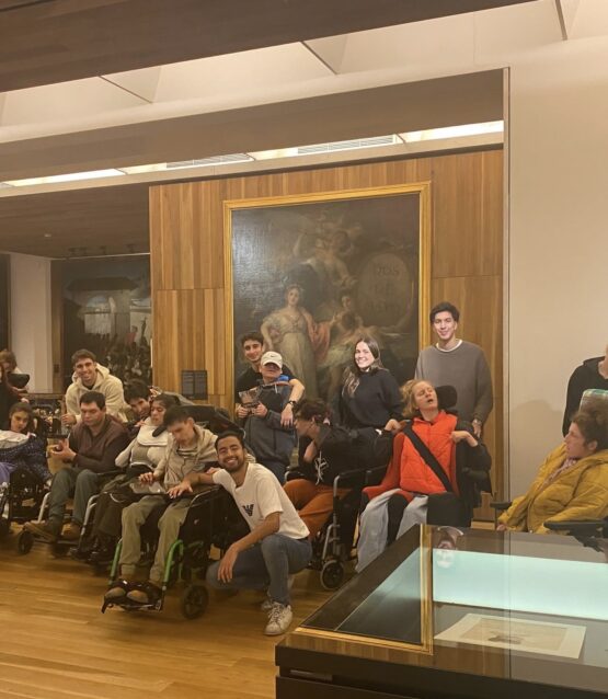 Alumnado de la Fundación Mas Natur en una visita al Museo de Historia de Madrid