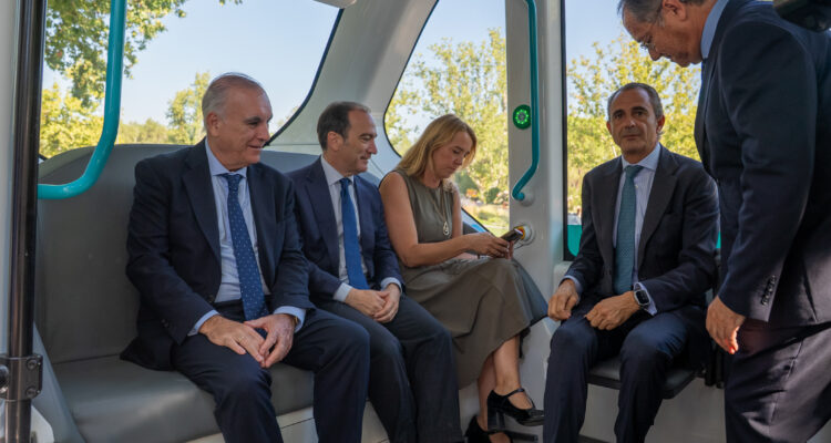 Carabante en interior de vehículo autónomo de EMT Madrid