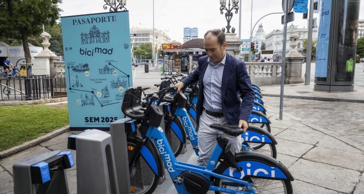 Carabante en momento presentación Pasaporte bicimad