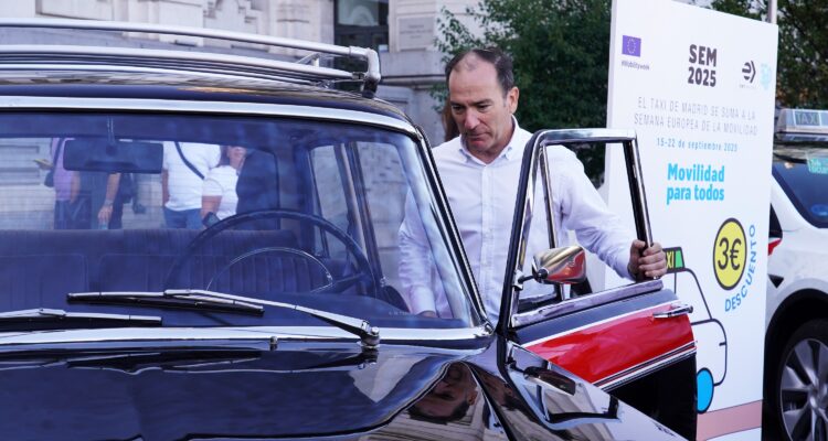 Carabante subiendo a Citroën 11 que participará en la SEM