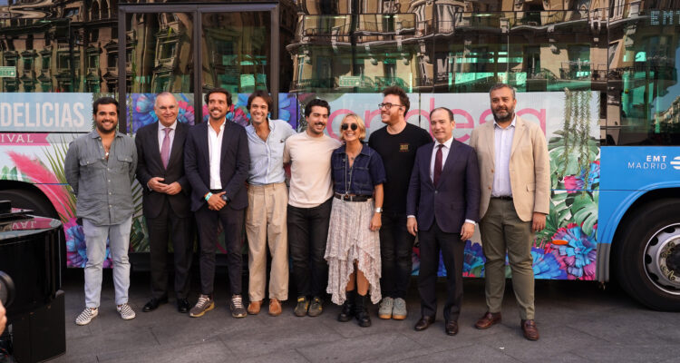 Carabante y Segura con artistas tras actuación sorpresa SEM