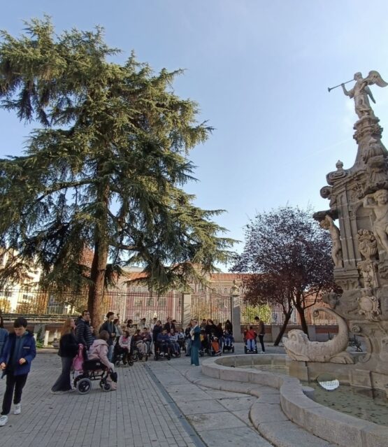 La visita al Museo de Historia se inicia en el patio para facilitar la accesibilidad