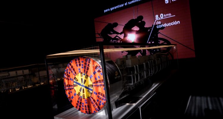 Maqueta de una de las tuneladoras que se utilizaron en la construcción de los túneles del baipás sur de la M-30. Expuesta en el Espacio Madrid Calle 30 & Río