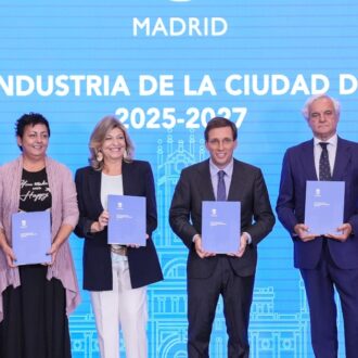 Almeida en el acto de firma del acuerdo sobre el 'Plan de Industria de Madrid 2024-2027'