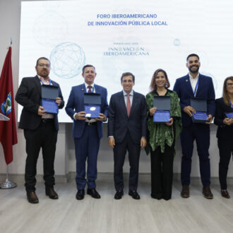 Almeida y los galardonados de la edición 2025 de los Premios UCCI. Imagen de Felipe Nombela