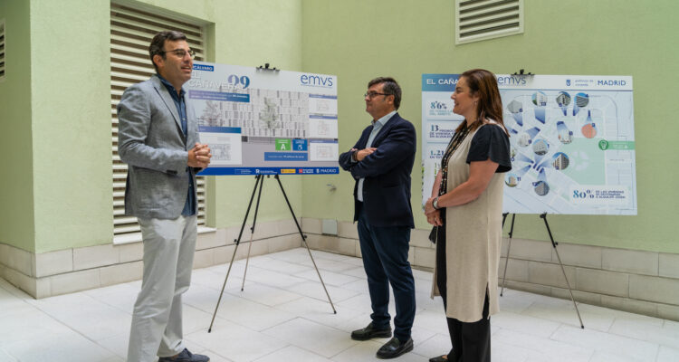 El delegado de Políticas de Vivienda, Álvaro González, durante su visita a la promoción de EMVS Madrid Cañaveral 9