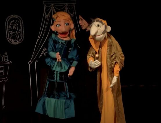 Escena de esta peculiar versión de 'El enfermo imaginario', que puede verse en el Teatro de Títeres del Retiro