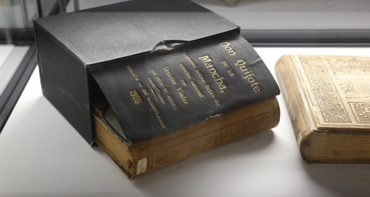 Uno de los ejemplares de la exposición Mil y un Quijotes. De El Paular al Castillo de Peralada