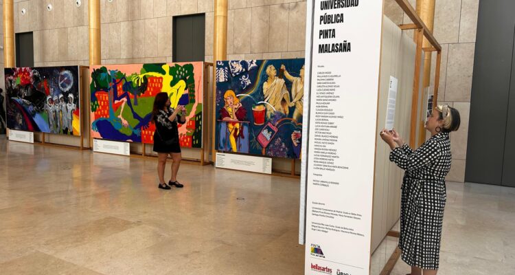 Los carteles en las exposiciones temporales de los museos municipales cada vez son más accesibles