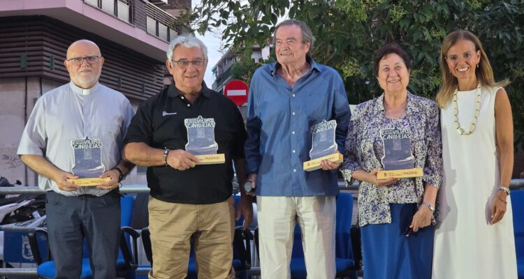 Maíllo, con galardonados con los II Premios Villa de Canillejas