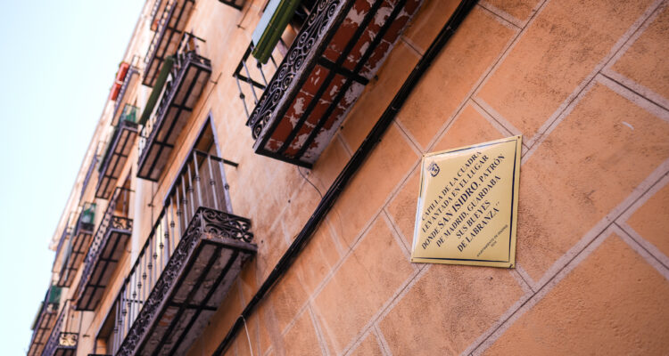 Placa instalada en la Capilla de la Cuadra de San Isidro