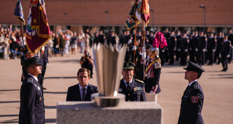 El alcalde de Madrid, José Luis Martínez-Almeida, durante el acto de entrega de despachos a 134 policías municipales