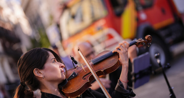 Momento del homenaje a los bomberos fallecidos en el incendio de los Almacenes Arias hace ahora 38 años