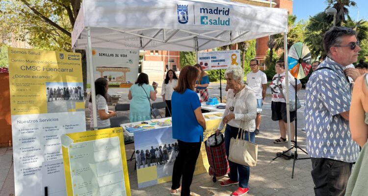 Carpa especial informativa sobre la prevención del suicidio frente al Centro Municipal de Salud Comunitaria Fuencarral