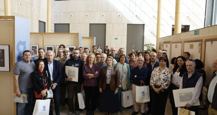 Rivera de la Cruz inaugura la exposición de las fotografías finalistas del certamen ‘Fui sobre agua edificada…’
