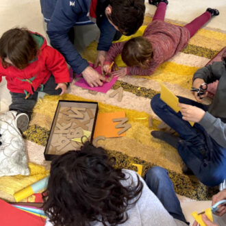 Taller de pancartas y telón